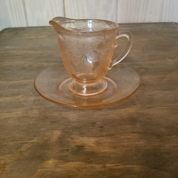 Other - ⬇️Finale Sale⬇️Depression glass creamer and plate
